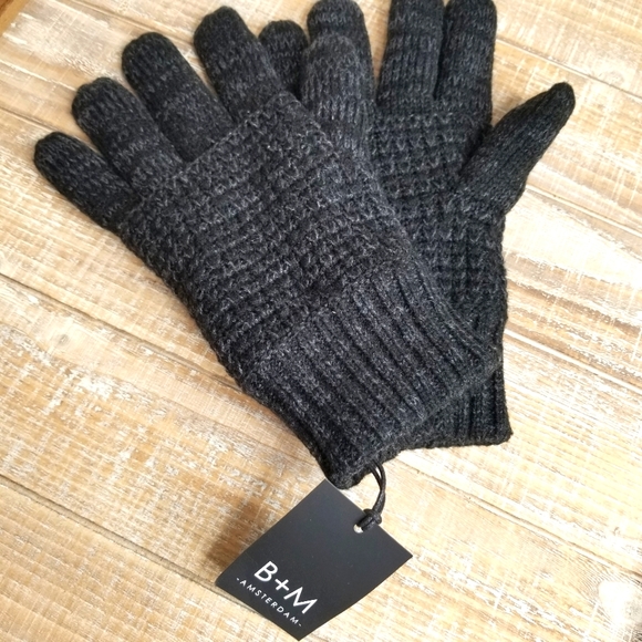 B+M Amsterdam Other - B+M Amsterdam Men’s Black Knit Gloves. Fleece lining. New With Tags. One Size.